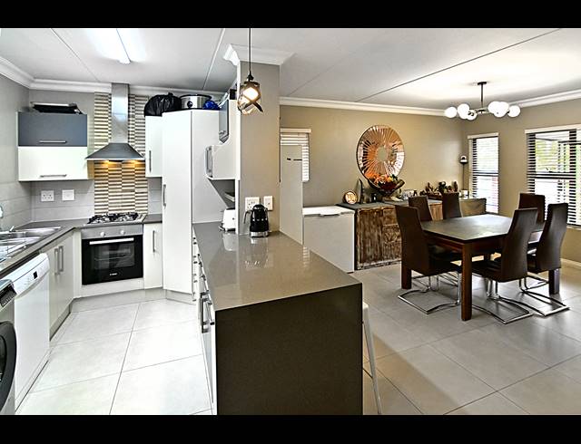3 BEDROOM TOWNHOUSE FOR SALE IN KYALAMI HILLS